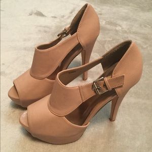 Rose gold peep toe bootie heels 👠